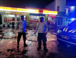 Kepolisian Sektor Karanganyar Giat Patroli Malam Mencegah Kejahatan di Minimarket