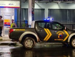 Cuaca Hujan Tak Menyurutkan Personel Polsek Kragan Berpatroli Pada Dinihari