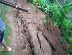 Dapur Rumah Warga di Banjarnegara Tertimpa Longsor Menjelang Buka Puasa