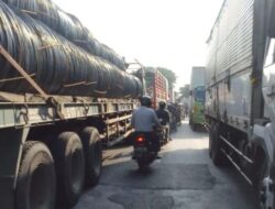 Arus lalu lintas Pantura Pati-Rembang kembali mengalami kemacetan parah