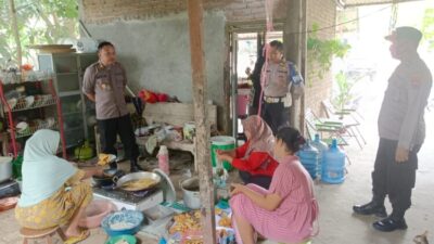 Jum’at Curhat, Kapolsek Kaliori Sambang ke Para Ibu Membahas Mengenai Kelangkaan Gas LPG 3kg