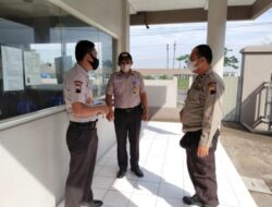 Kanit Binmas Polsek Sayung Menyampaikan Himbauan Kamtibmas Kepada Security PT Arkof