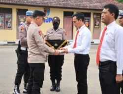 Kapolres Rembang Berikan Reward Kepada 17 Personil Yang Berprestasi