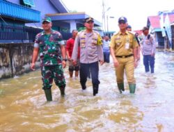 Kapolres Singkawang Salurkan Bantuan Sosial Kepada Korban Banjir