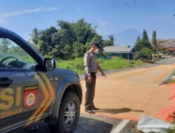 Kapolsek Lebong Tegah Perintahkan Unit Patroli Polsek Gelar Himbauan Untuk Tidak Menjemur Hasil Panen Di Jalan Raya