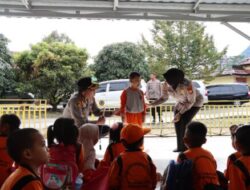 Kapolres Lebong Menyambut Kunjungan Murid TK-PAUD Putri Serindang Bulan