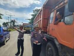 Macet Panjang, Satlantas Polresta Pati Menghimbau Pengendara Supaya Berhati-hati