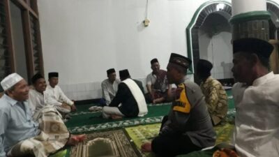 Ikut Memakmurkan Masjid Di Bulan Ramadhan, Bhabinkamtibmas Tarawih Keliling