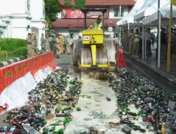 Ribuan Botol Miras dan Oplosan Dimusnahkan Jelang Ramadan