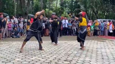 Tradisi Perang Rotan Jelang Ramadhan di Banjarnegara Berlangsung Meriah