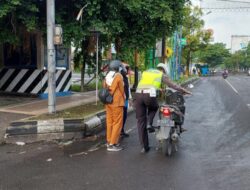 Motor yang Sedang Mogok Dibantu Polantas Satlantas Polres Demak