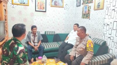 Oknum Warga Yang Terciduk Membuang Sampah Sembarangan Ditindak Tegas Oleh Bhabinkamtibmas Bentiring Permai