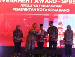 Pemkot Semarang Diberi Penghargaan Penguatan Kebijakan SPBE Oleh KemenPAN RB