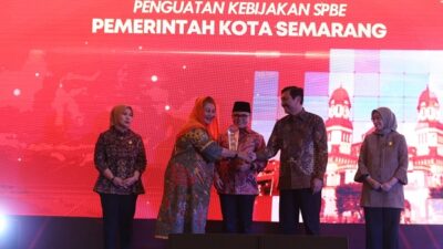 Pemkot Semarang Diberi Penghargaan Penguatan Kebijakan SPBE Oleh KemenPAN RB