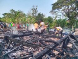 Personel Polsek Dempet Datangi TKP Kebakaran Rumah Warga Di Desa Kramat