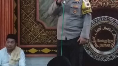 Personil Polsek Karanganyar Beri Kultum Kepada Jamaah di masjid Desa Bandungrejo