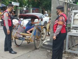 Personil Samapta Patroli Dialogis di Pangkalan Becak Pasar Bintoro