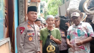 Polda Metro Jaya Bagikan 7.500 Paket Sembako dari Kapolri ke 10 Titik