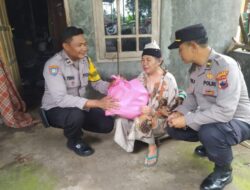 Polsek Ambarawa Salurkan 30 Paket Sembako Dalam Kegiatan Jumat Berkah