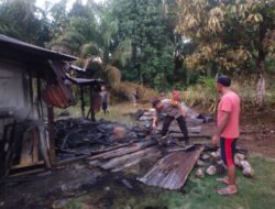 Polsek Giri Mulya Membantu Pemadaman Rumah Warga Yang Kebakaran