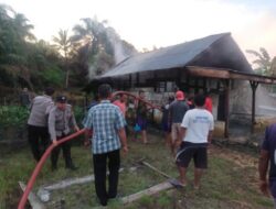 Polsek Giri Mulya Quick Respon Bantu Pemadaman Rumah Warga Yang Kebakaran