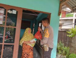 Polsek Singkawang Tengah, Relawan dan Donatur Bagi Paket Sembako Dari Program Jimpitan