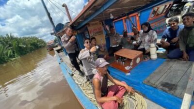 Program Jumat Curhat Kapolsek Jongkat Bersama Warga Dilaksanakan di Kapal Nelayan
