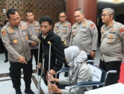 Ramadhan Peduli, Kapolda Jatim Berbagi Kepada Kaum Disabilitas