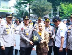Ribuan Paket Sembako Kapolri Disebar ke Masyarakat di Wilayah Jakarta Selatan