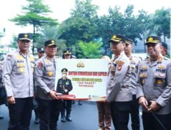 Ribuan Paket Sembako Kapolri Disebar ke Masyarakat di Slum Area Jaksel