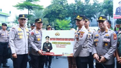 Ribuan Paket Sembako Kapolri Disebar ke Masyarakat di Slum Area Jaksel