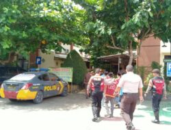 Sat Samapta Kepolisian Resor Rembang Amankan Pelaksanaan Sidang Di Pengadilan Negeri Rembang