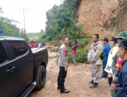 Tanggap Bencana, Kapolres Bengkayang Terjun Langsung ke Lokasi Tanah Longsor di Kecamatan Sungai Betung