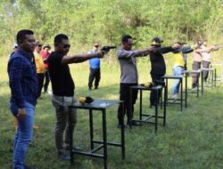 Tingkatkan Keterampilan, Kapolres dan PJU Polres Rembang Laksanakan Latihan Menembak