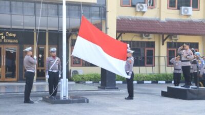 Polres Rembang Menggelar Upacara Hari Kesadaran Nasional yang di Ampu Para Bintara