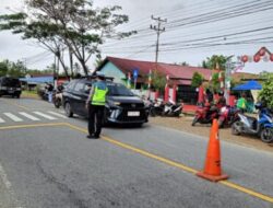 Hindari Kemacetan Unit Lantas Polsek Singkawang Utara Laksanakan Pengaturan Lalu Lintas