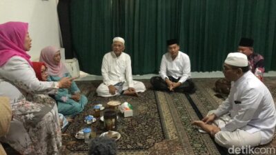 Ajak Putri Pendiri NU, Khofifah Sowan Gus Mus di Rembang