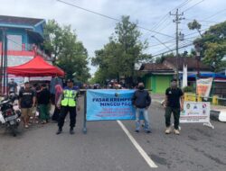Anggota Polisi Polsek Demak Kota Laksanakan Pengamanan Pasar Krempyeng Pagi Hari Di Bulan Ramadhan