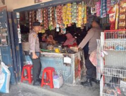 Anggota Polsek Pamotan Lakukan Monitoring Harga Sembako Di Pasar Tradisional Jetak