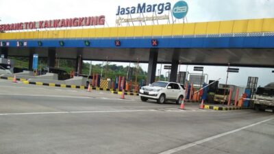 Mudik 2023: Padatnya Arus Kendaraan di Gerbang Tol Semarang dalam Angka