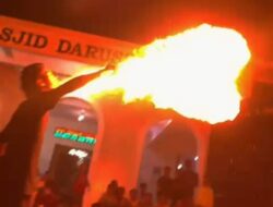 Atraksi Api Meriahkan Takbiran Keliling di Tuntang Semarang