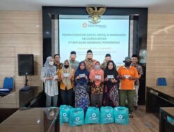 Bank Rembang Salurkan 125 Paket Sembako untuk Meringankan Beban Warga Miskin