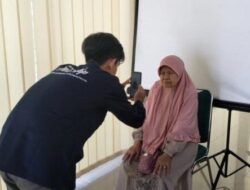 Calhaj Lansia Laksanakan Perekaman Biometric Dengan Pendampingan Khusus