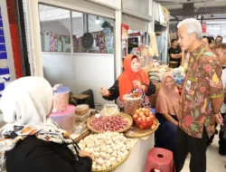 Jelang Lebaran, Gubernur Jateng Pantau Harga Sembako di Pasar Johar Semarang