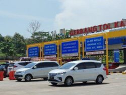 H-7 Lebaran, Pemudik Mulai Padati Gerbang Tol Kalikangkung Semarang