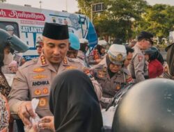 Polresta Pati Ngabuburit Sambil Bagikan Ratusan Paket Takjil Kepada Masyarakat