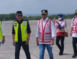 Menteri Perhubungan Budi Tinjau Jalan Tol Semarang H-1 Lebaran