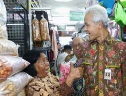 Ganjar Blusukan di Pasar Johar Semarang, Cek Harga Komoditas Jelang Lebaran