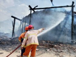 Pemilik Warung Panik saat Gudang Garam Terbakar di Dresi Rembang