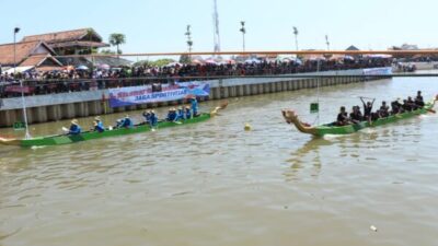 Lomba Dayung Tradisional di Batang Momen untuk Mempererat Silaturahmi Saat Lebaran